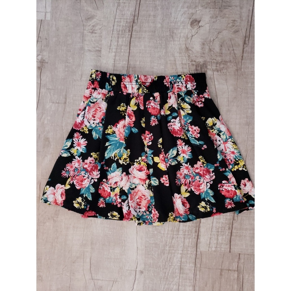 Black floral mini skirt
